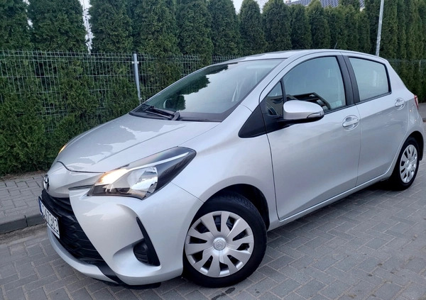Toyota Yaris cena 38500 przebieg: 120292, rok produkcji 2017 z Biskupiec małe 106